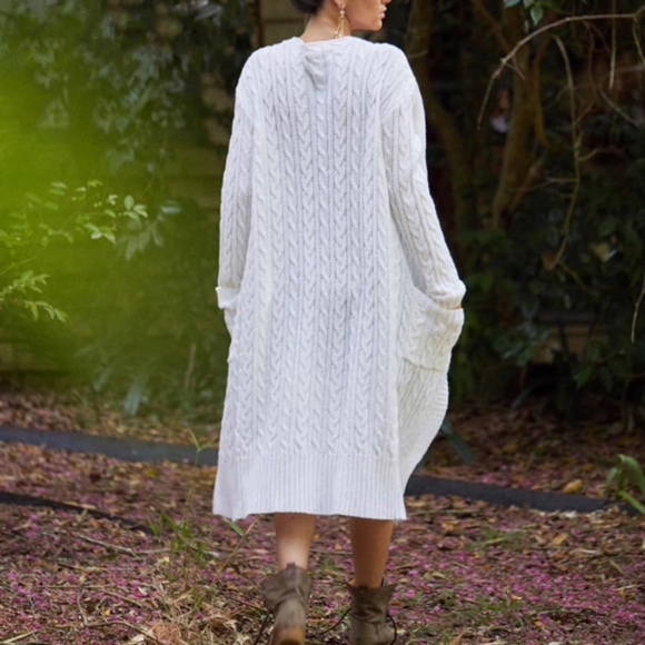 White Cable Knit Cardigan Buttoned with Pockets - Picture 4 of 8